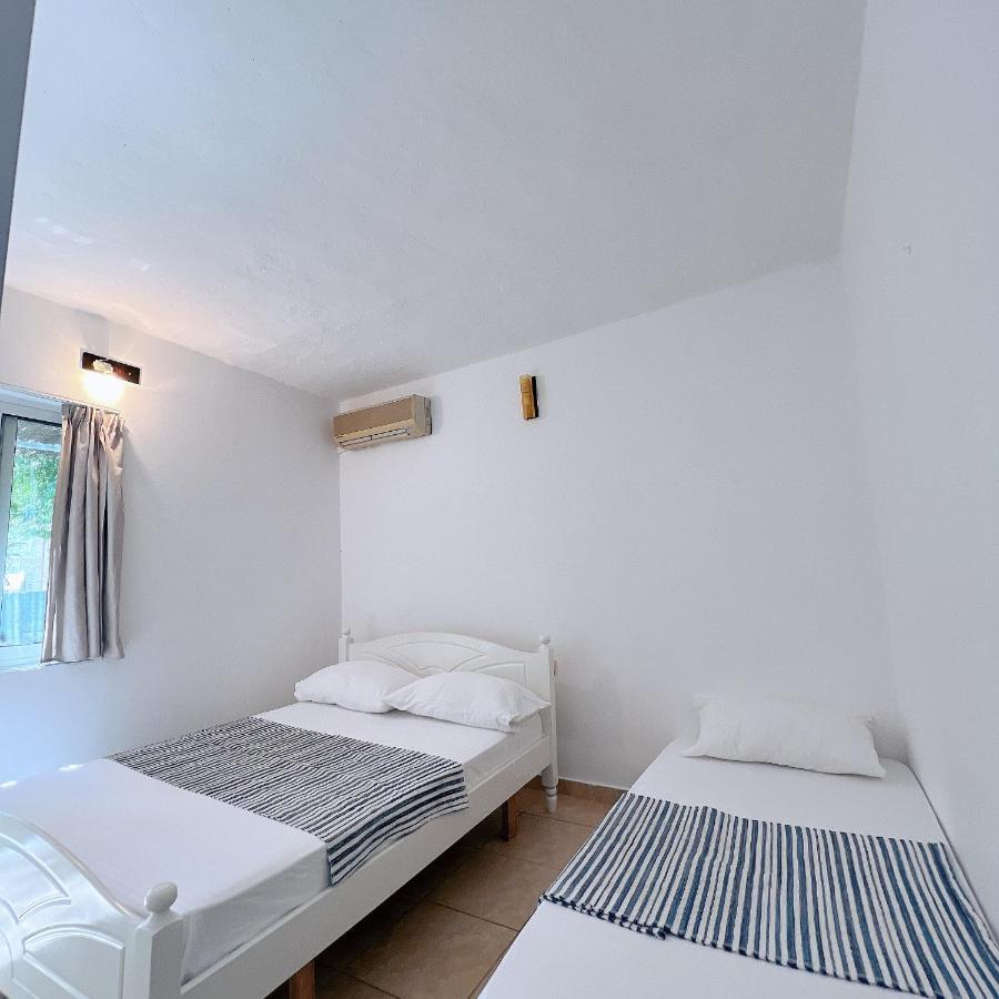Garden Villa Naza Piqeras Екстер'єр фото